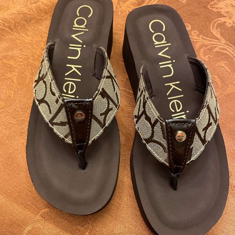 Calvin Klein Sandals Flip Flops, Size 6 New Mulan CK Logo Jaquard Eva Brown